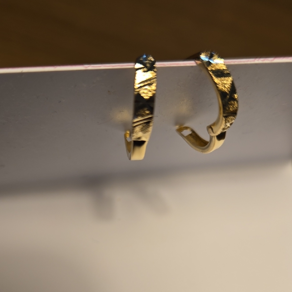 10k Solid Gold Patterned Hoop Earrings. - image 3